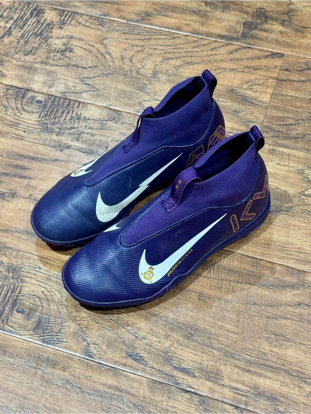 Nike Youth Purple Laceless Athletic Soccer/Training Shoes with White Swoosh